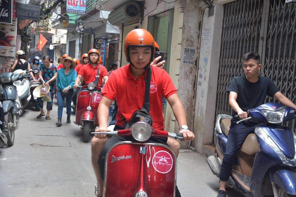 Hanoi Countryside Vespa Tour : Red River Delta & Co Loa Ancient Citadel