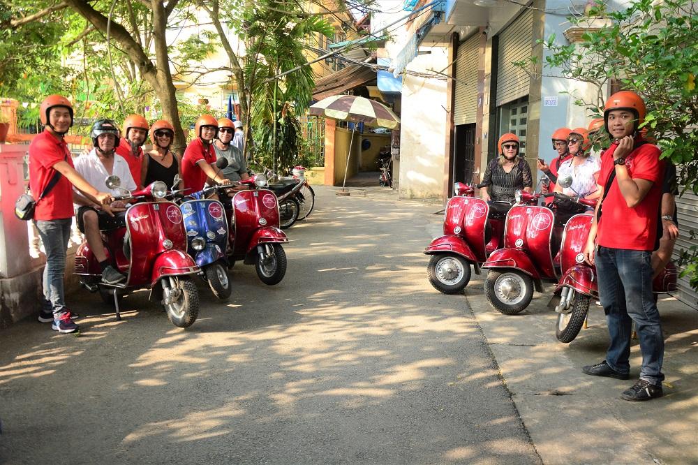 Hanoi Countryside Vespa Tour : Red River Delta & Co Loa Ancient Citadel