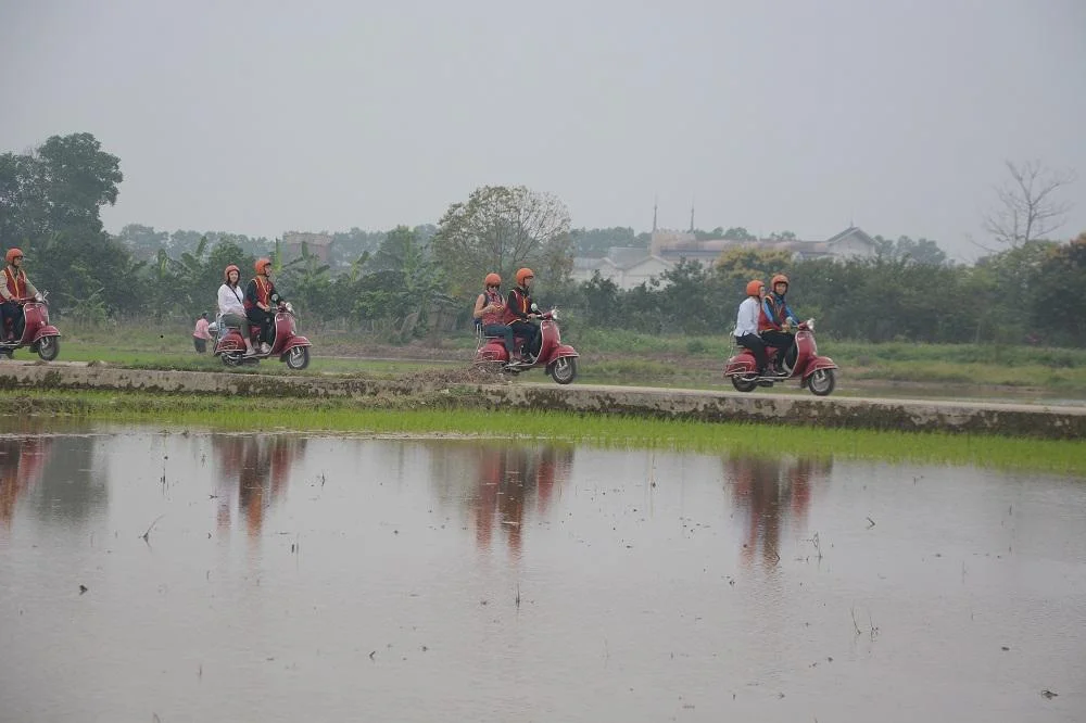 Hanoi Countryside Vespa Tour : Red River Delta & Co Loa Ancient Citadel