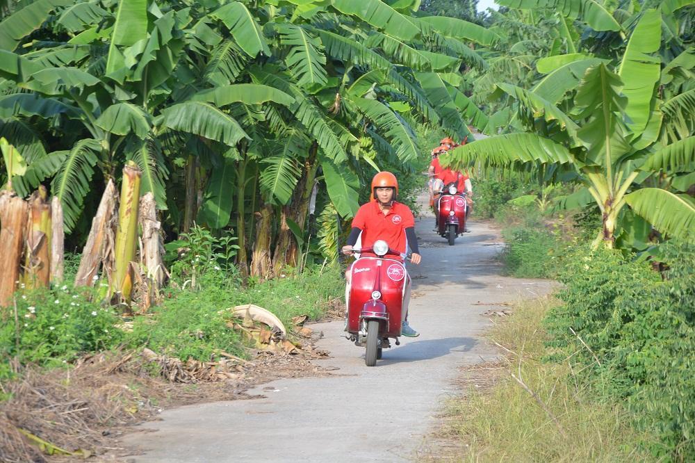 Hanoi Countryside Vespa Tour : Red River Delta & Co Loa Ancient Citadel