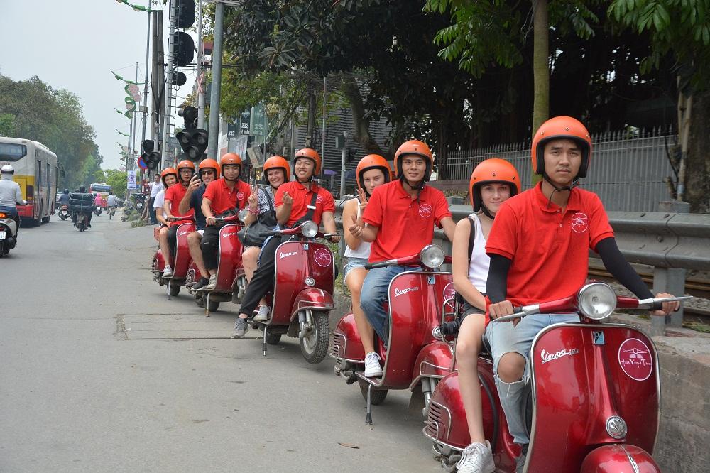 Hanoi Countryside Vespa Tour : Red River Delta & Co Loa Ancient Citadel