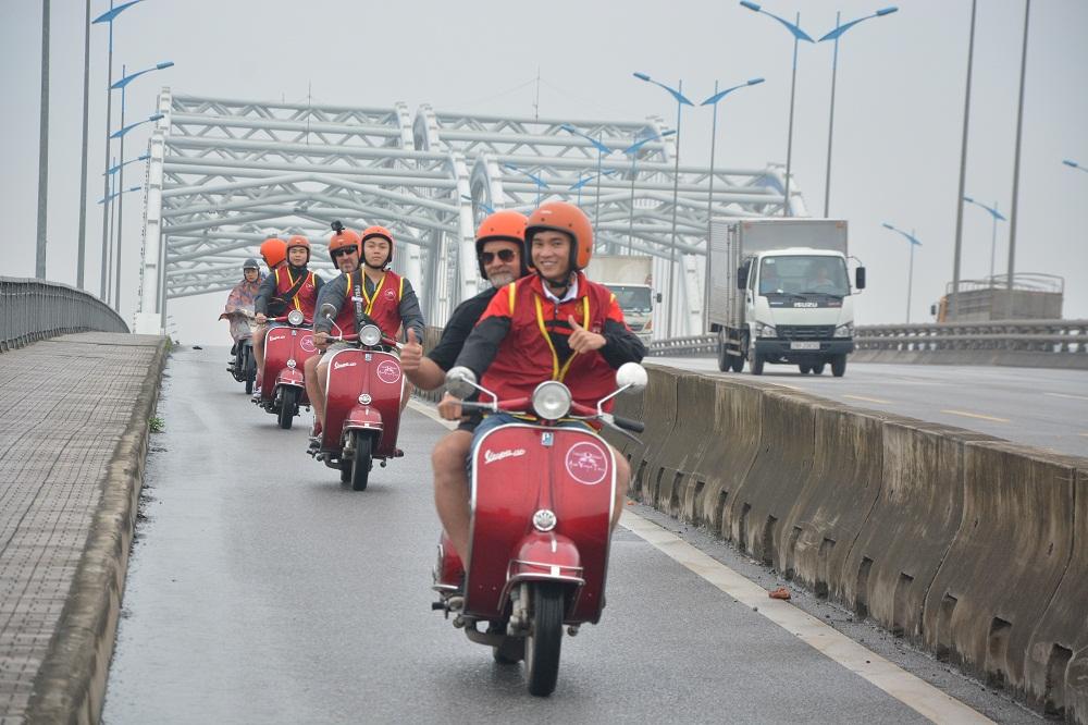 Hanoi Countryside Vespa Tour : Red River Delta & Co Loa Ancient Citadel