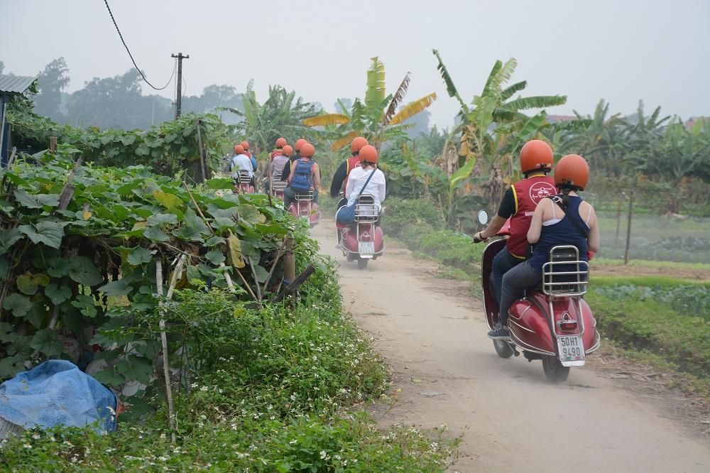 Hanoi Countryside Vespa Tour : Red River Delta & Co Loa Ancient Citadel