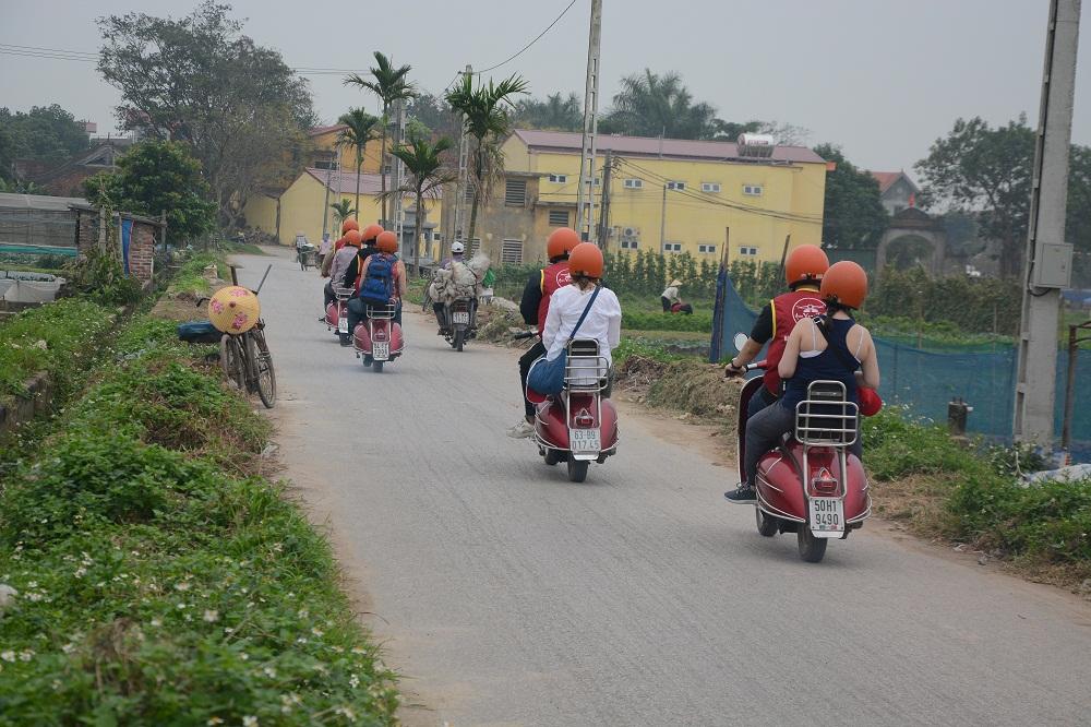 Hanoi Countryside Vespa Tour : Red River Delta & Co Loa Ancient Citadel