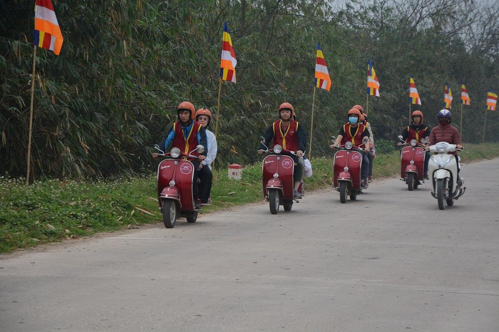 Hanoi Countryside Vespa Tour : Red River Delta & Co Loa Ancient Citadel