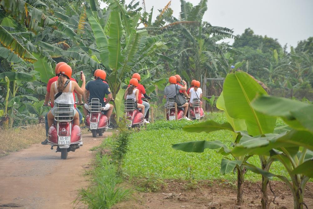 Hanoi Countryside Vespa Tour : Red River Delta & Co Loa Ancient Citadel