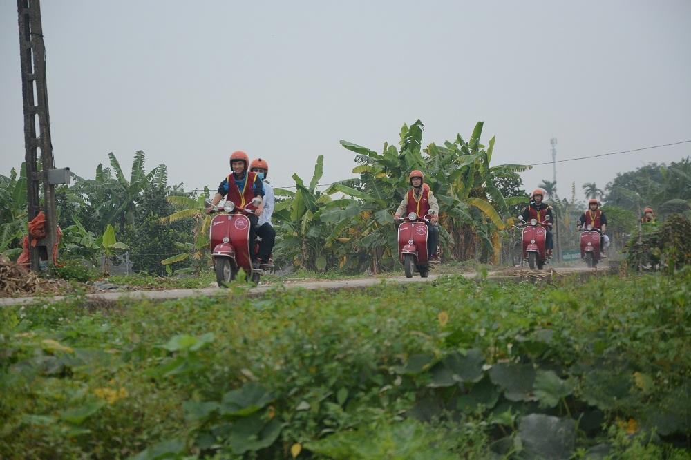 Hanoi Countryside Vespa Tour : Red River Delta & Co Loa Ancient Citadel