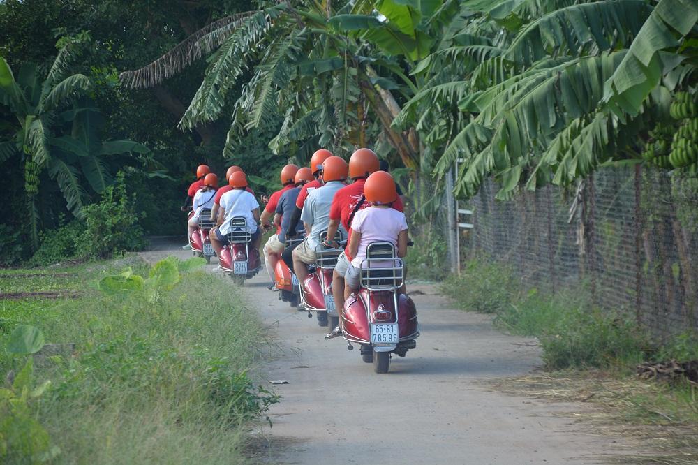 Hanoi Countryside Vespa Tour : Red River Delta & Co Loa Ancient Citadel