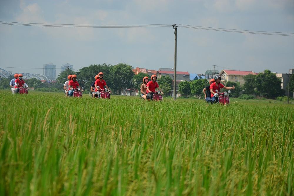 Hanoi Countryside Vespa Tour : Red River Delta & Co Loa Ancient Citadel