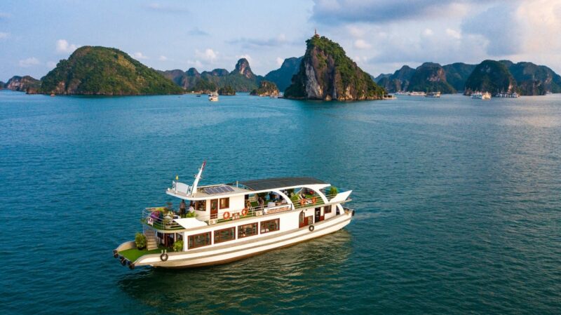  Ha Long 1 Day Luxury Tour By 17-seat Fuso Limousine