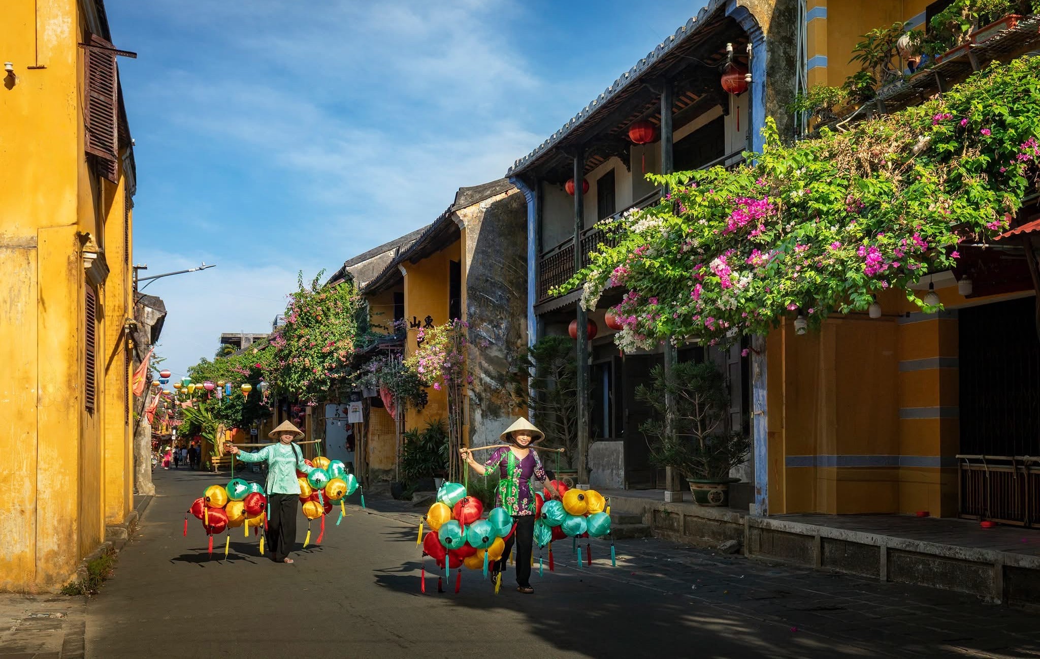 Central Vietnam Travel Tips: Weather, Transport & Where to Stay Central Vietnam Travel Tips: Weather, Transport & Where to Stay