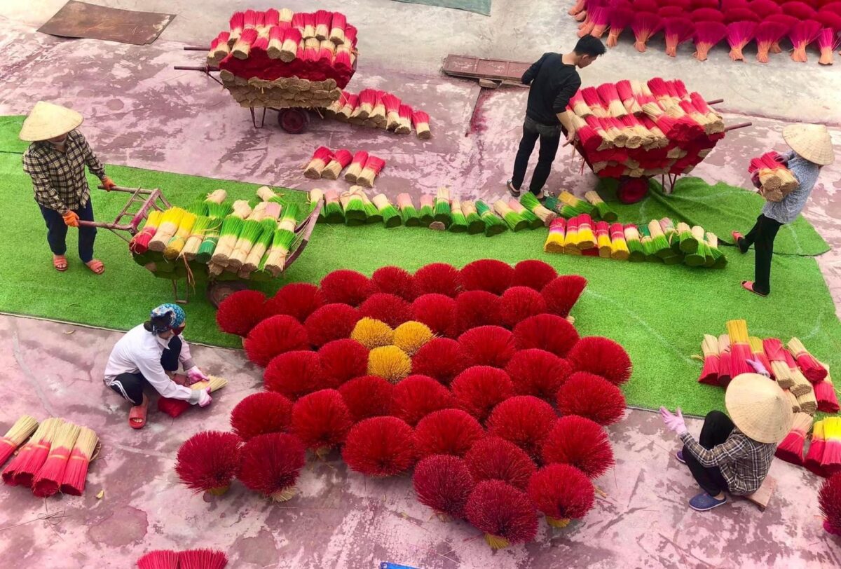 Hanoi Private Half Day Tour to Quang Phu Cau Incense Village and Chuong Conical Hat Village