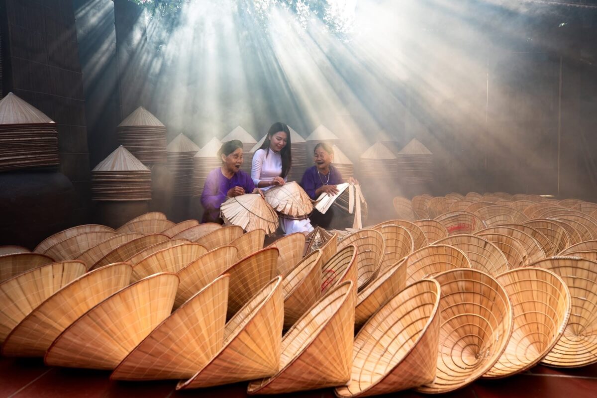 Hanoi Private Half Day Tour to Quang Phu Cau Incense Village and Chuong Conical Hat Village