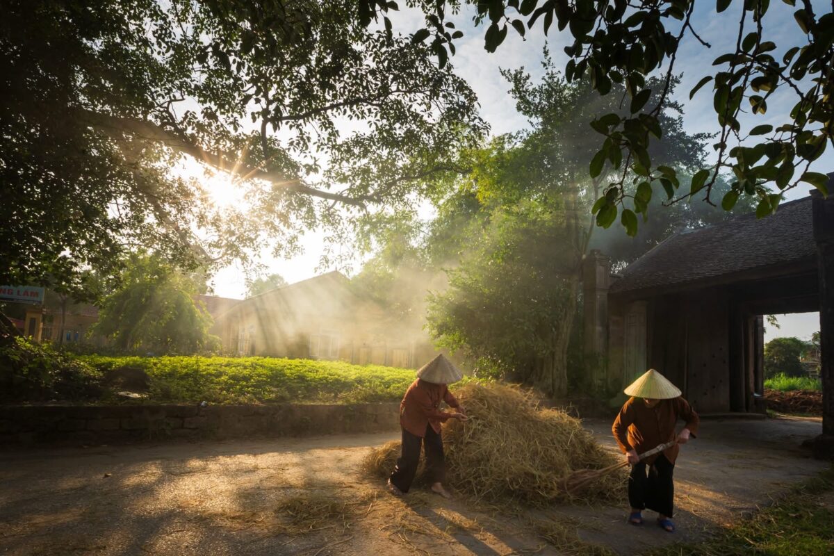 Hanoi Private Half Day Tour to Quang Phu Cau Incense Village and Chuong Conical Hat Village