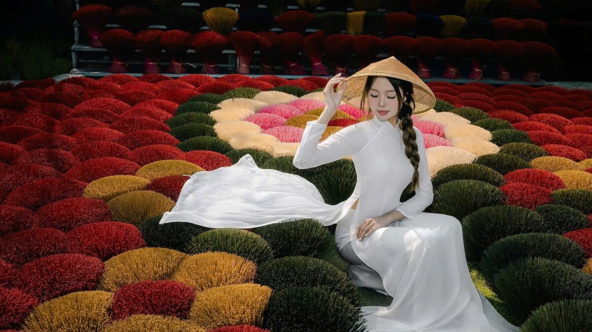 Hanoi Private Half Day Tour to Quang Phu Cau Incense Village and Chuong Conical Hat Village
