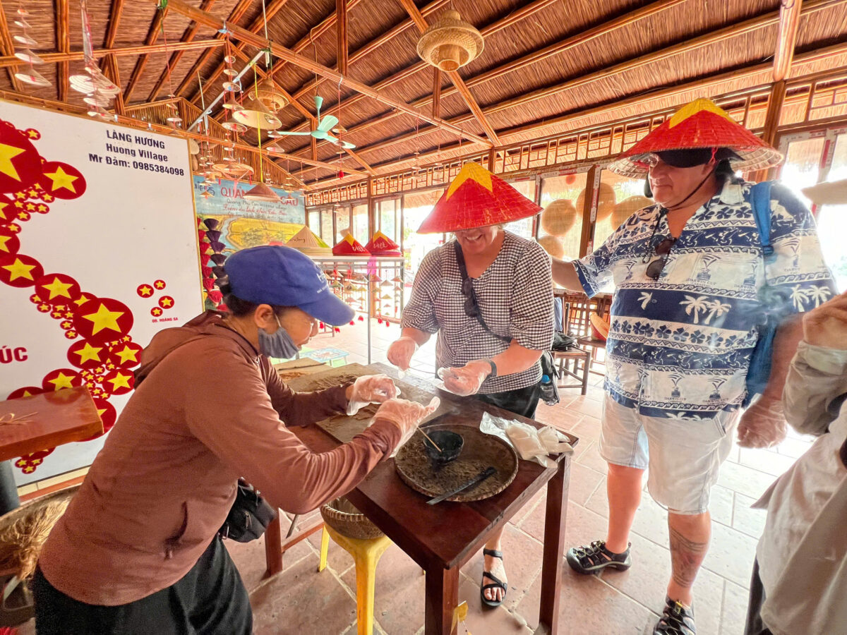 Hanoi Private Half Day Tour to Quang Phu Cau Incense Village and Chuong Conical Hat Village