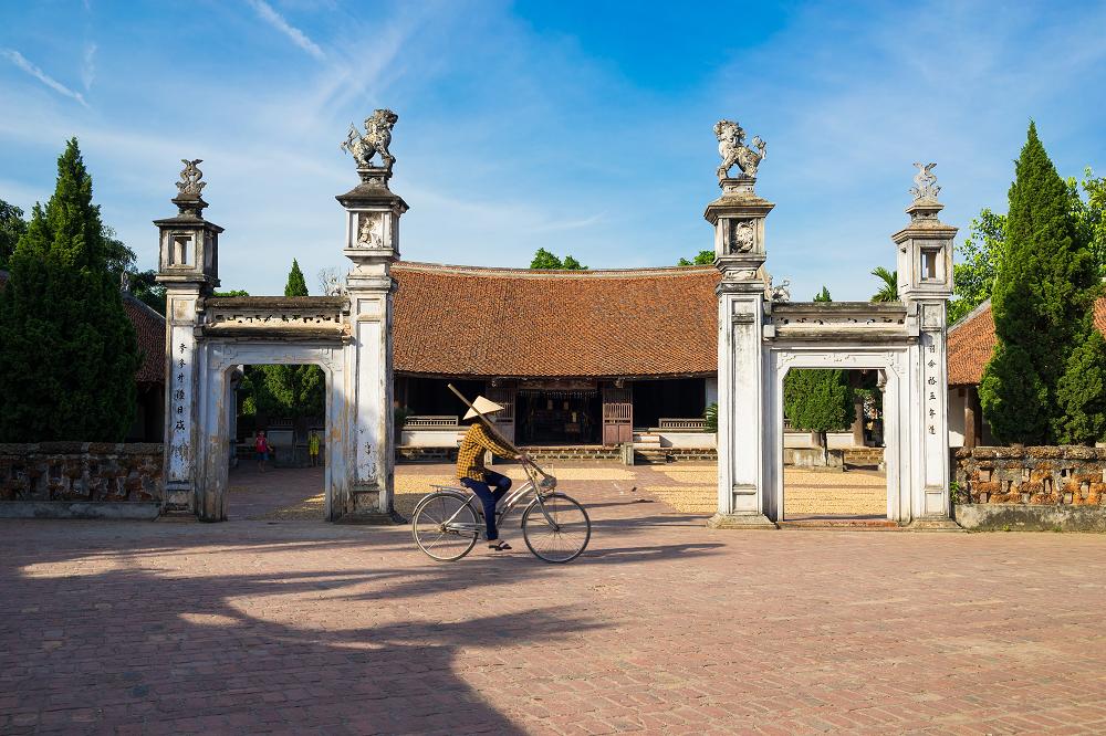 Hanoi Private Half Day Tour to Quang Phu Cau Incense Village and Chuong Conical Hat Village