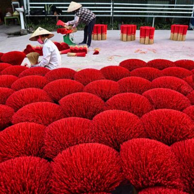 Hanoi Private Half Day Tour to Quang Phu Cau Incense Village and Chuong Conical Hat Village