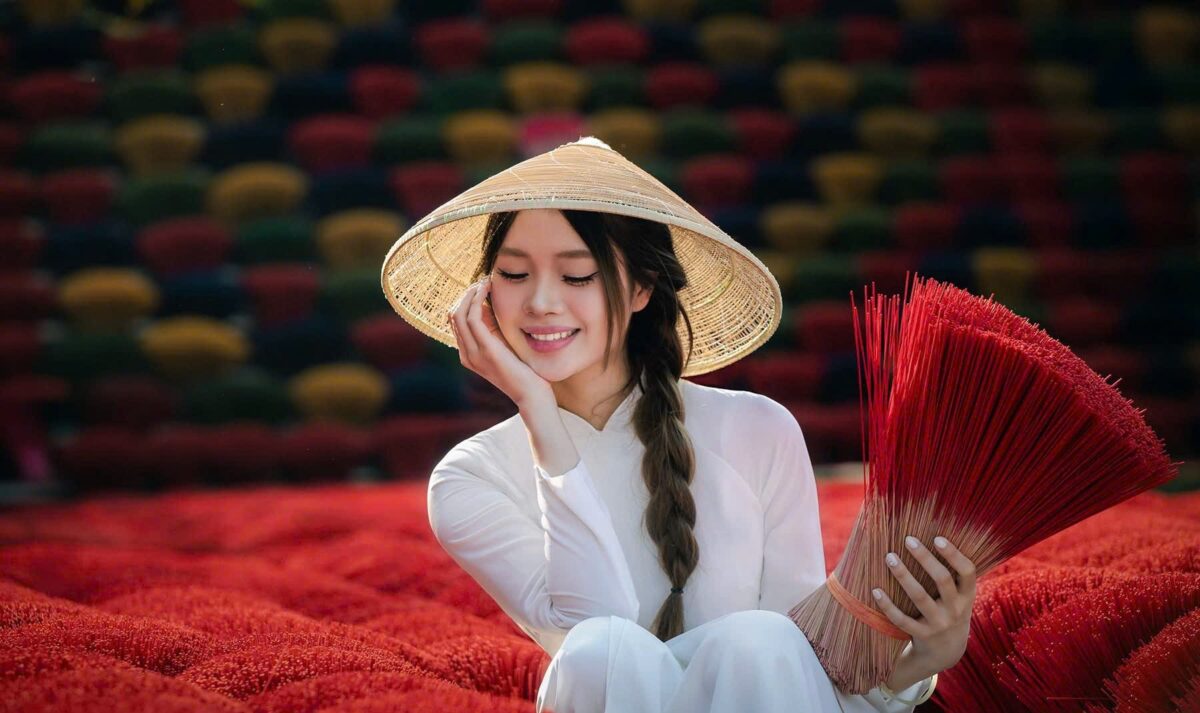 Hanoi Private Half Day Tour to Quang Phu Cau Incense Village and Chuong Conical Hat Village