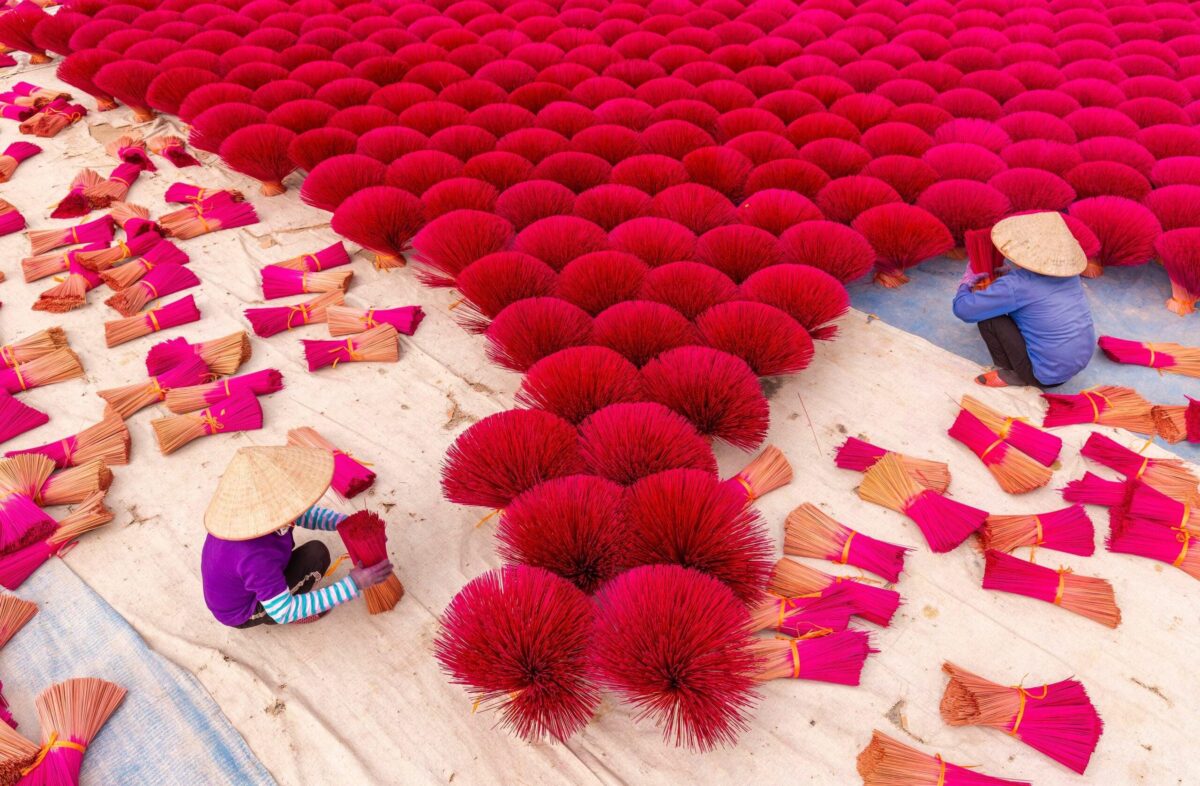 Hanoi Private Half Day Tour to Quang Phu Cau Incense Village and Chuong Conical Hat Village