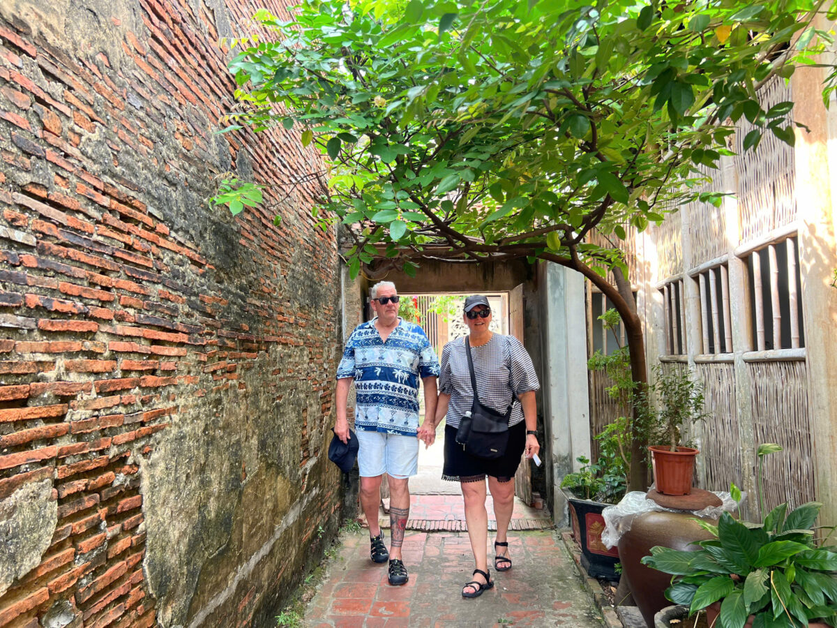 Hanoi Private Half Day Tour to Quang Phu Cau Incense Village and Chuong Conical Hat Village