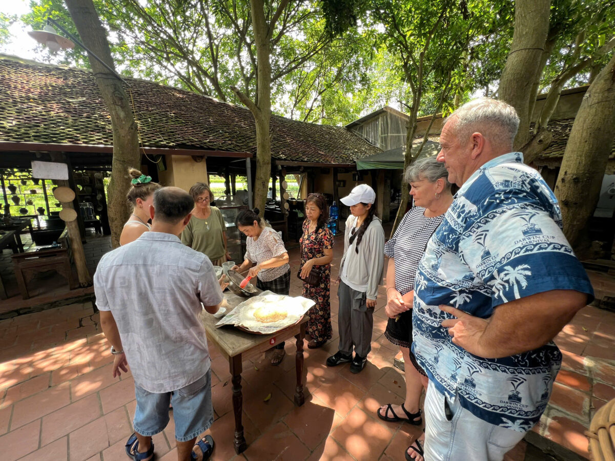 Hanoi Private Half Day Tour to Quang Phu Cau Incense Village and Chuong Conical Hat Village